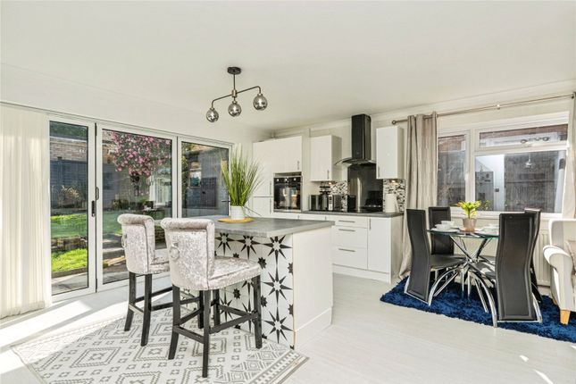 2 bed property, in Downsview Drive, £480,000