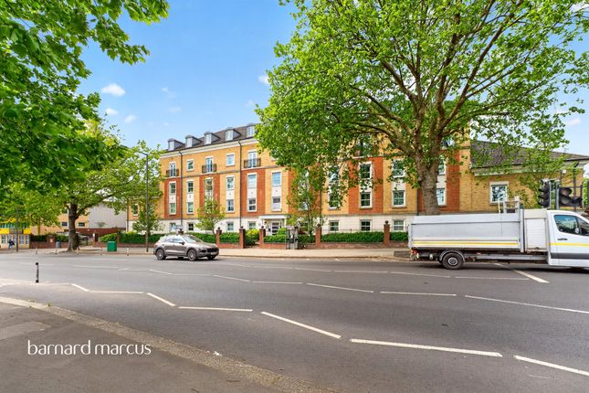 1 bed property, in High Road, £250,000