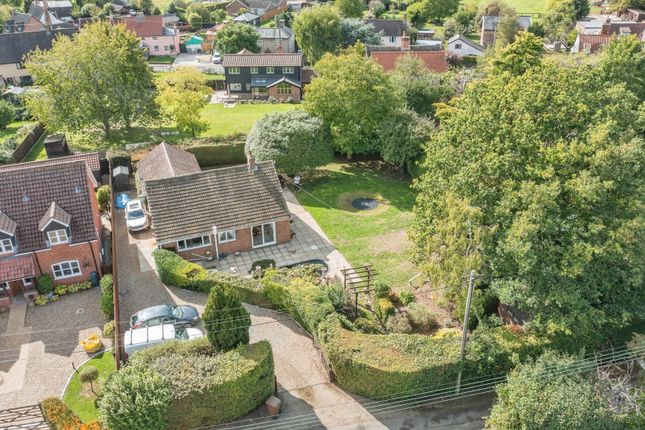 3 bed property, in Kates Lane, £425,000
