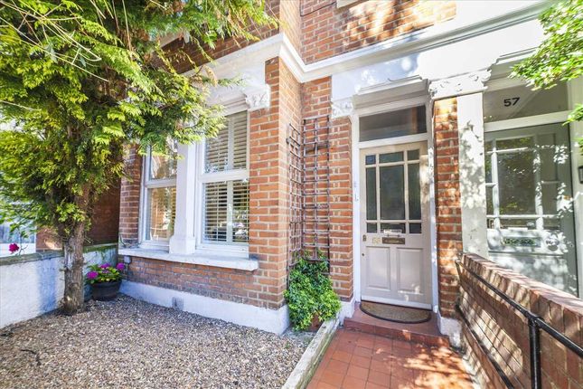 2 bed property, in Ivy Crescent, £565,000