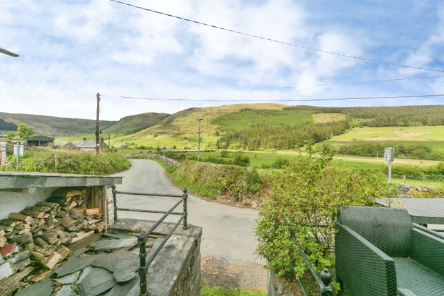 2 bed property, in Carrog Terrace, £160,000