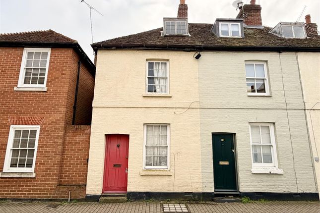 2 bed property, in Stour Street, £250,000