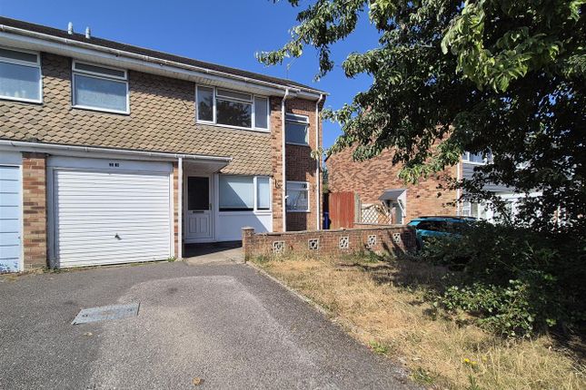 5 bed property, in Kelly Close, £355,000
