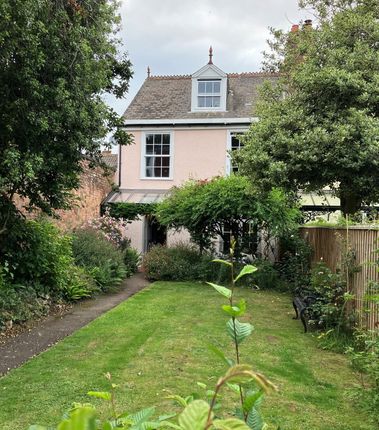 5 bed property, in Alphington Road, £600,000