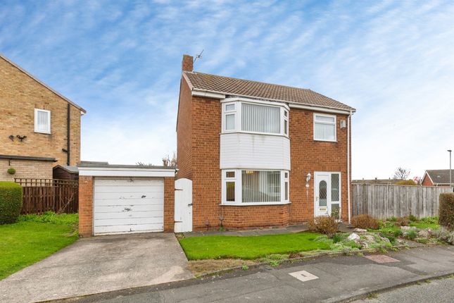 3 bed property, in Dorchester Drive, £200,000