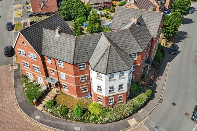 2 bed property, in Ratcliffe Avenue, £150,000