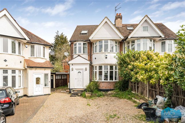 5 bed property, in Maxwelton Close, £800,000