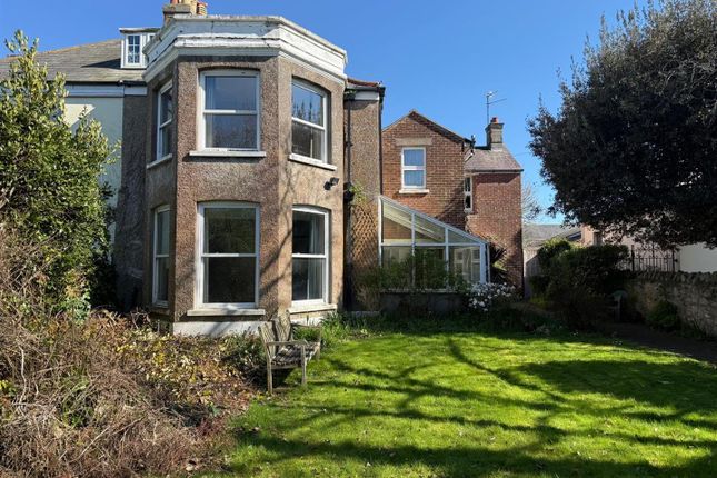 4 bed property, in Dorchester Road, £475,000