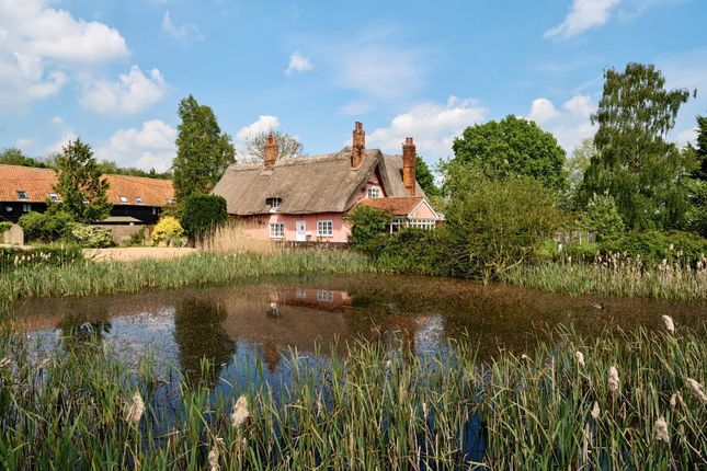 3 bed property, in Pound Farm Cottage, £425,000