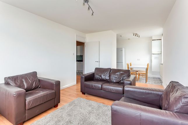 3 bed property, in Shepherds Bush Green, £425,000