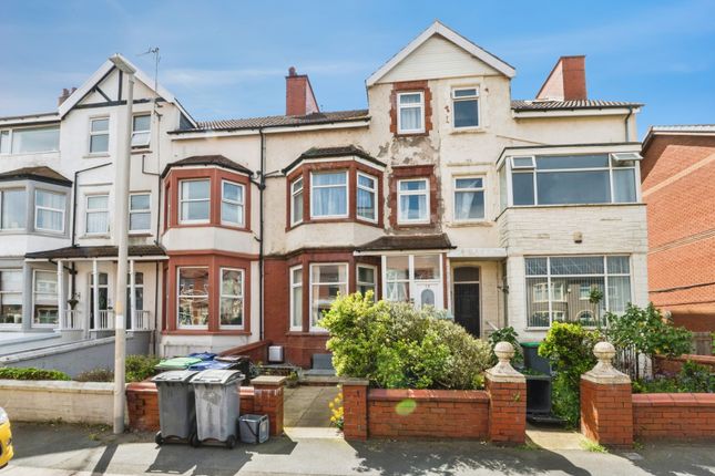10 bed property, in Chatsworth Avenue, £120,000