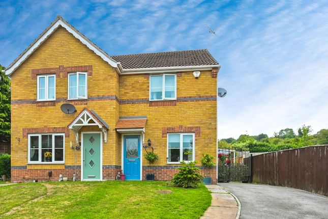 2 bed property, in Mercia Court, £185,000