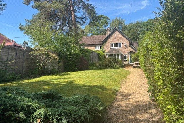 3 bed property, in Coopers Green, £675,000