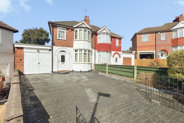 3 bed property, in Fairford Road, £290,000