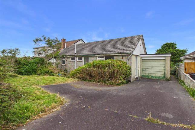 2 bed property, in Tretherras Road, £250,000