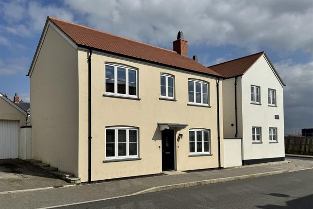 3 bed property, in Gwarak Esels, £375,000