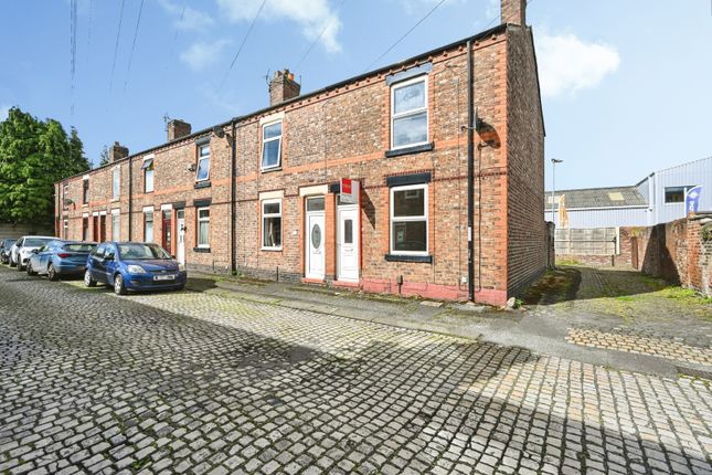 2 bed property, in Worsley Street, £90,000