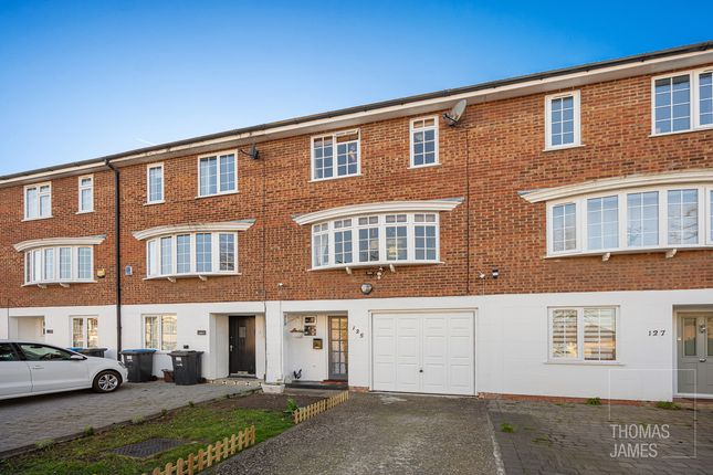 4 bed property, in Hoppers Road, £675,000