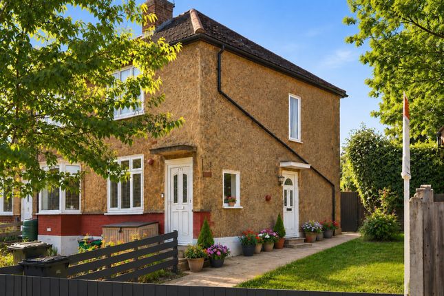 2 bed property, in Buckhurst Way, £325,000