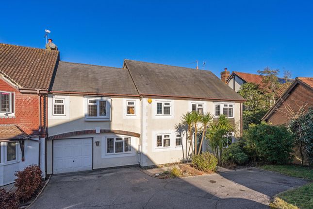 5 bed property, in Harescroft, £1,000,000