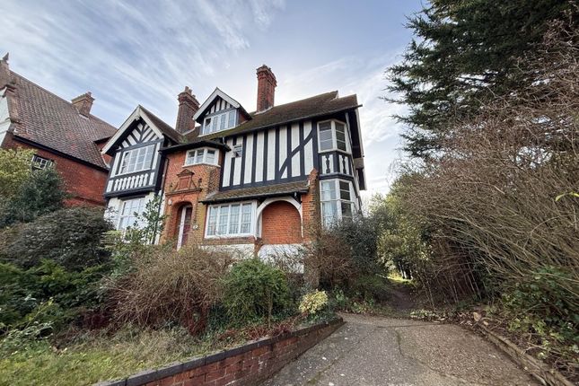 6 bed property, in White Lodge, £340,000