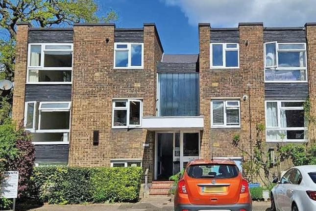 2 bed property, in Tudor Court, £150,000