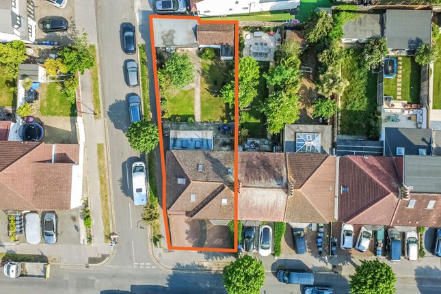6 bed property, in Briar Avenue, £1,050,000