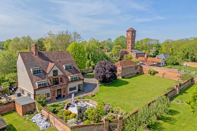 6 bed property, in Easton Lodge, £1,495,000