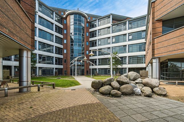 1 bed property, in Waterfront West, £90,000