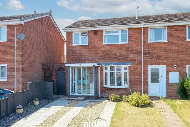 3 bed property, in Deansway, £285,000