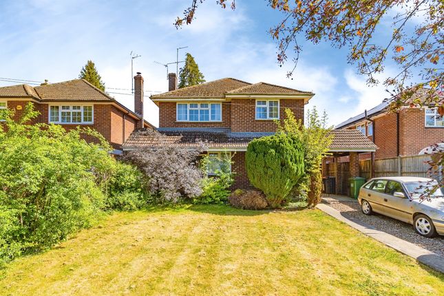 3 bed property, in Knolls View, £575,000