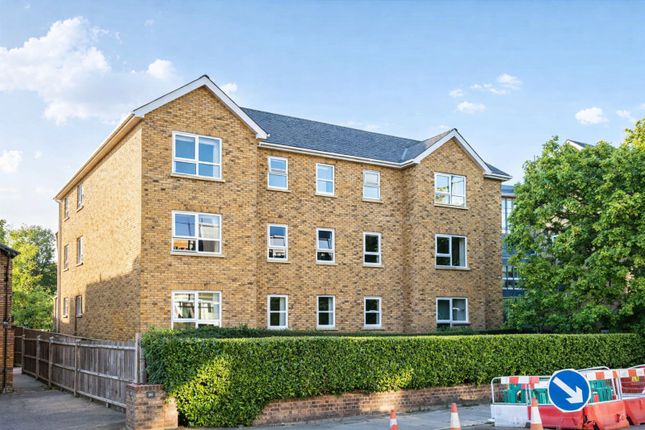 2 bed property, in Wood Vale, £195,000