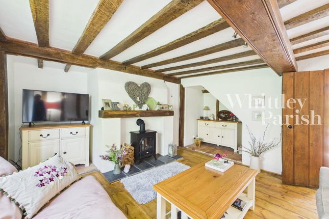 2 bed property, in Hopton Road, £375,000