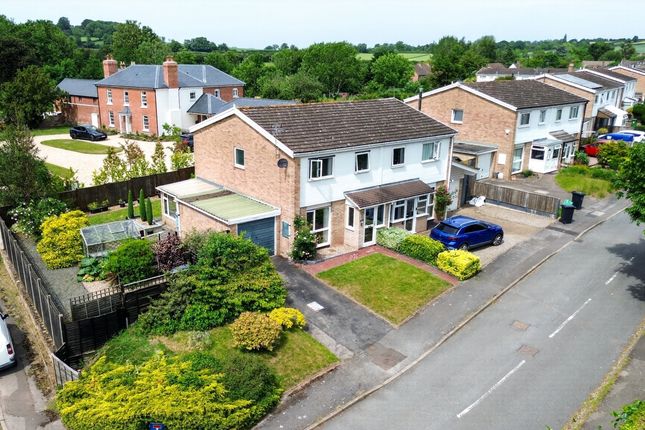 4 bed property, in Fieldway, £280,000
