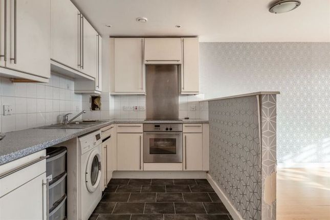 2 bed property, in Forest Lane, £280,000
