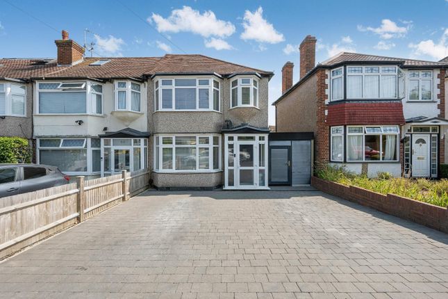 3 bed property, in Molesey Drive, £600,000