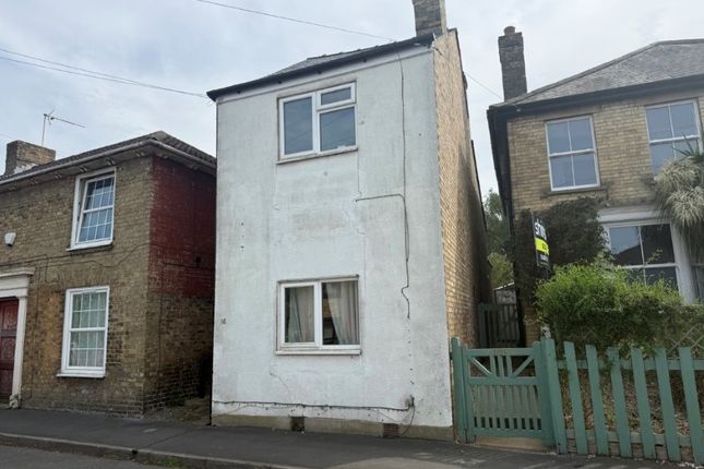 2 bed property, in 16 Victoria Street, £100,000