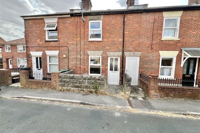 2 bed property, in Victoria Road, £205,000