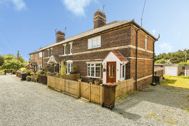 2 bed property, in Station Lane, £170,000
