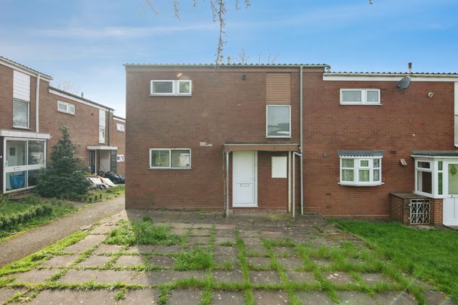 2 bed property, in Wolverhampton Road, £180,000