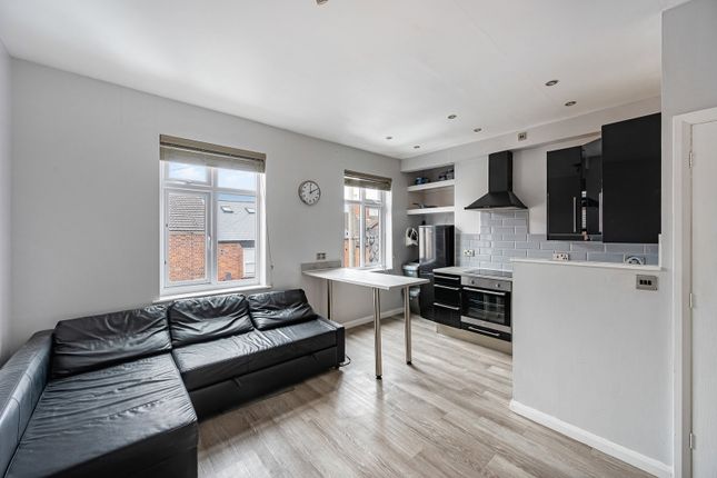1 bed property, in Norton Street, £70,000