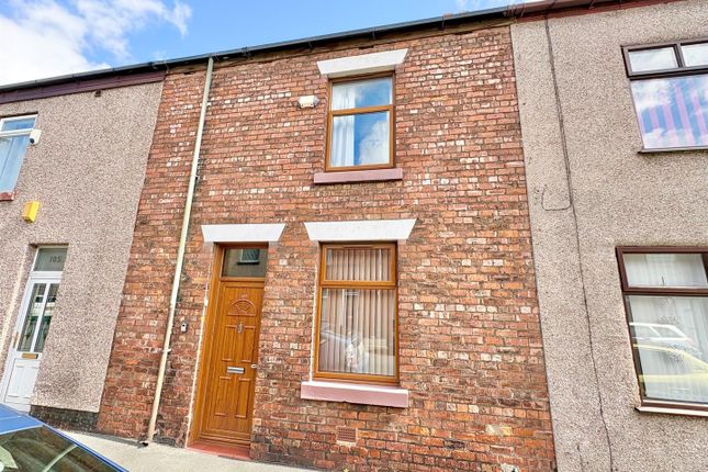 3 bed property, in Street, £105,000