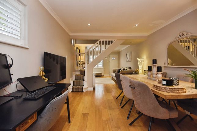 3 bed property, in Hills Chace, £500,000