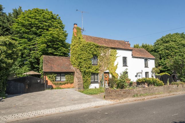 3 bed property, in Latimer Road, £675,000