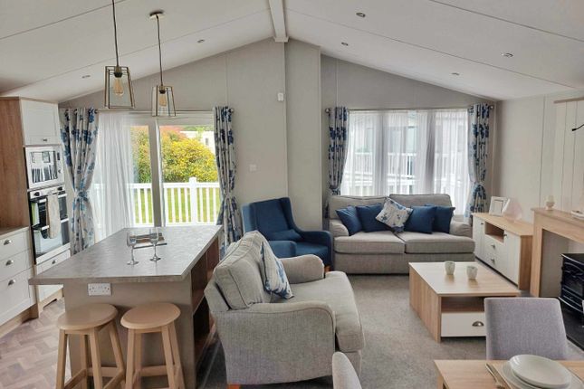 3 bed property, in Manor Road, £139,995