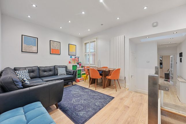 2 bed property, in Oldfield Road, £345,000