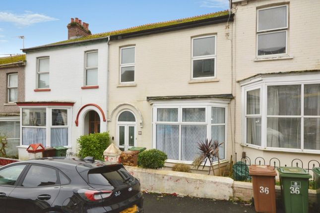 3 bed property, in Elm Road, £220,000