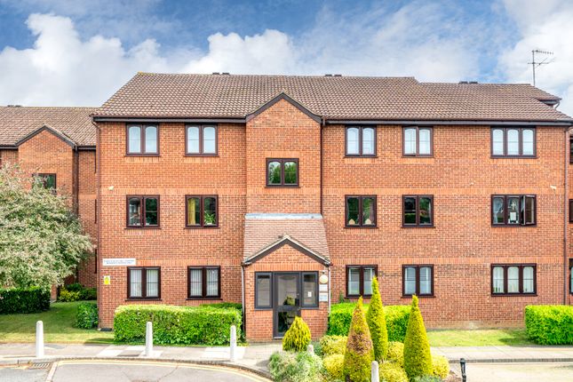 2 bed property, in Old Mill Gardens, £375,000
