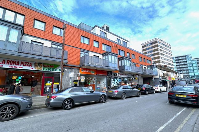 1 bed property, in Clayton Road, £205,000