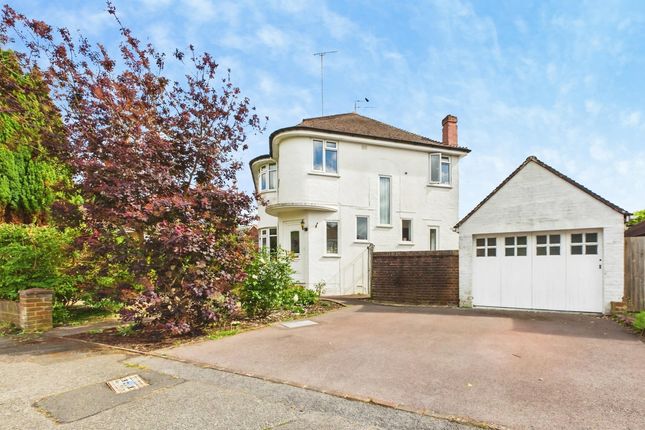 3 bed property, in Greenway, £500,000